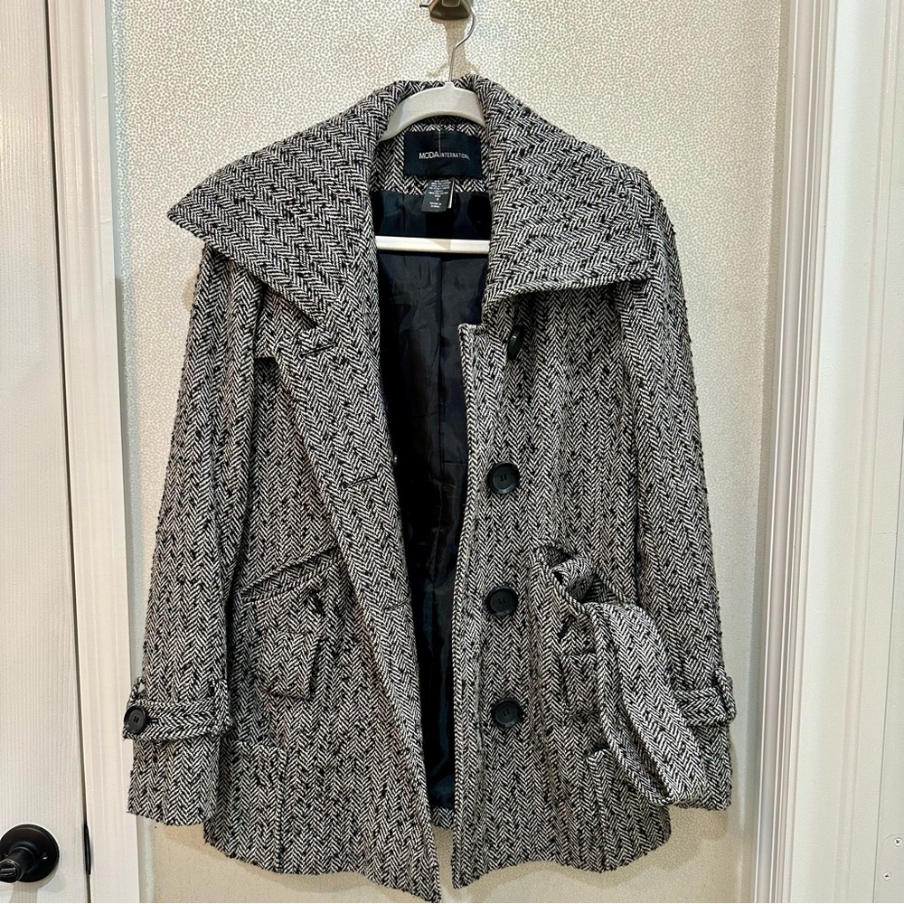 Warm houndstooth print trench coat
